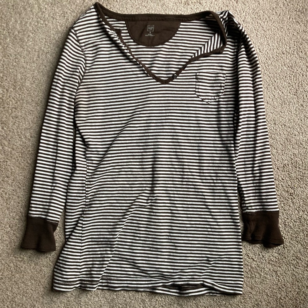 ♥️💙Gap Brown and White Striped V-Neck Top